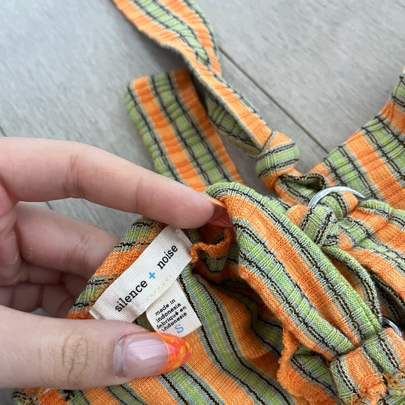 Urban Outfitters Cropped Top (XS) - Picture 2 of 3